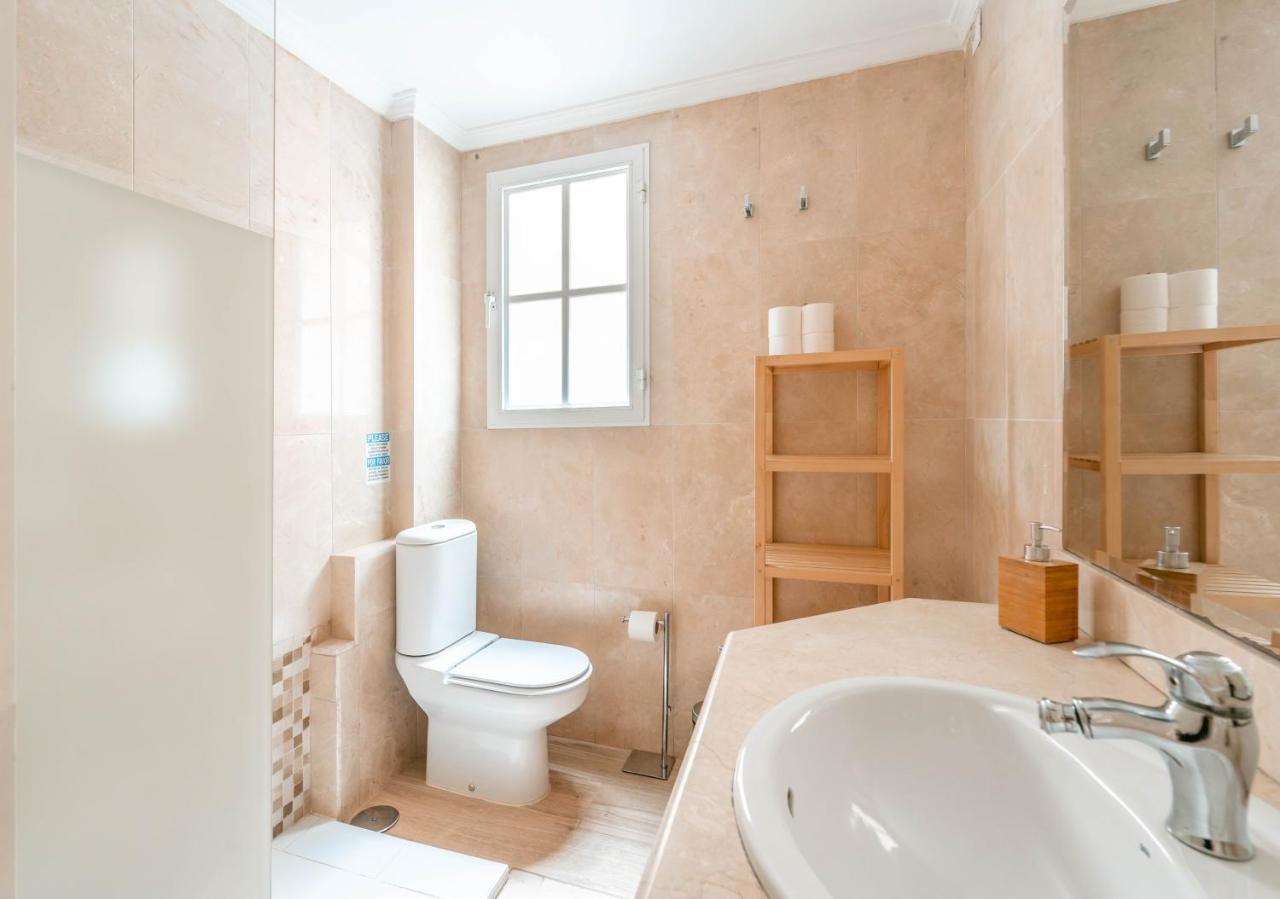 Gran Apartamento De 3 Habitaciones Junto A La Catedral Малага Екстериор снимка