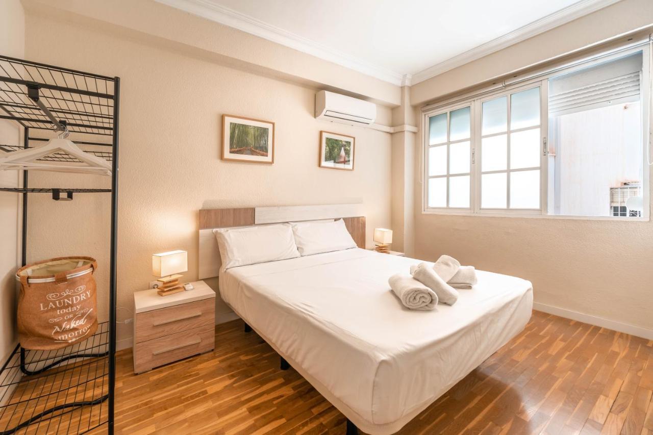 Gran Apartamento De 3 Habitaciones Junto A La Catedral Малага Екстериор снимка