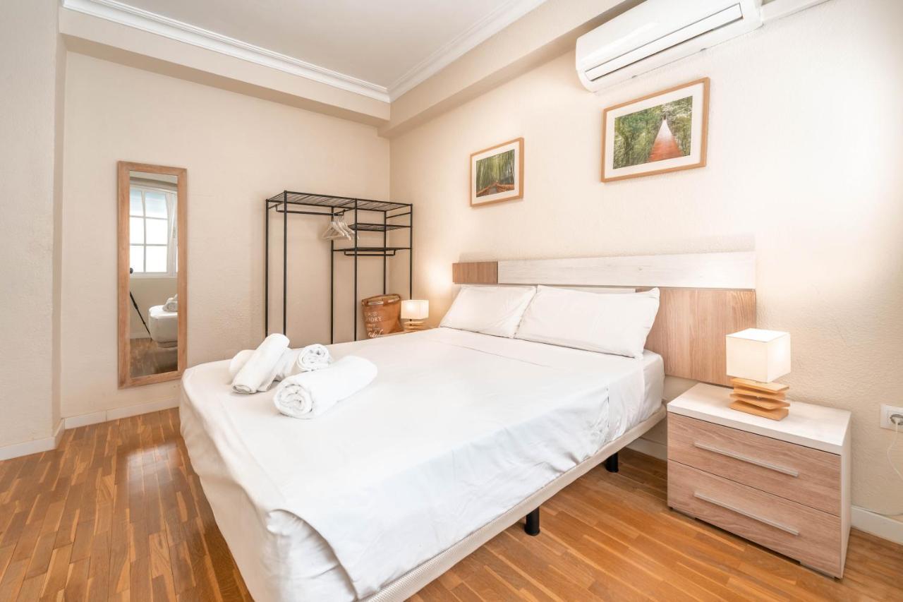 Gran Apartamento De 3 Habitaciones Junto A La Catedral Малага Екстериор снимка