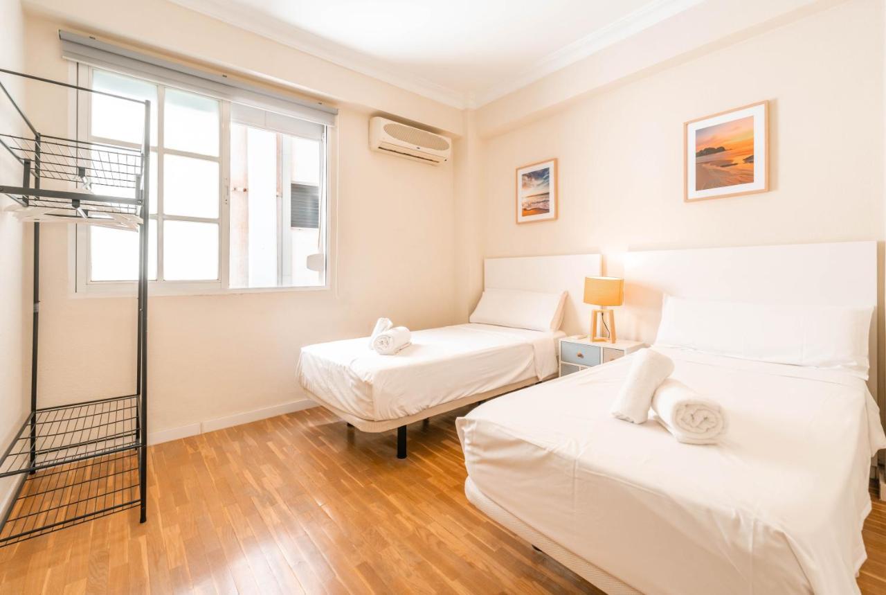Gran Apartamento De 3 Habitaciones Junto A La Catedral Малага Екстериор снимка