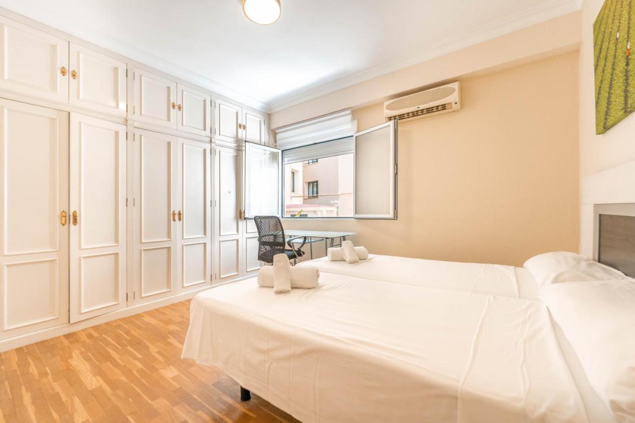 Gran Apartamento De 3 Habitaciones Junto A La Catedral Малага Екстериор снимка