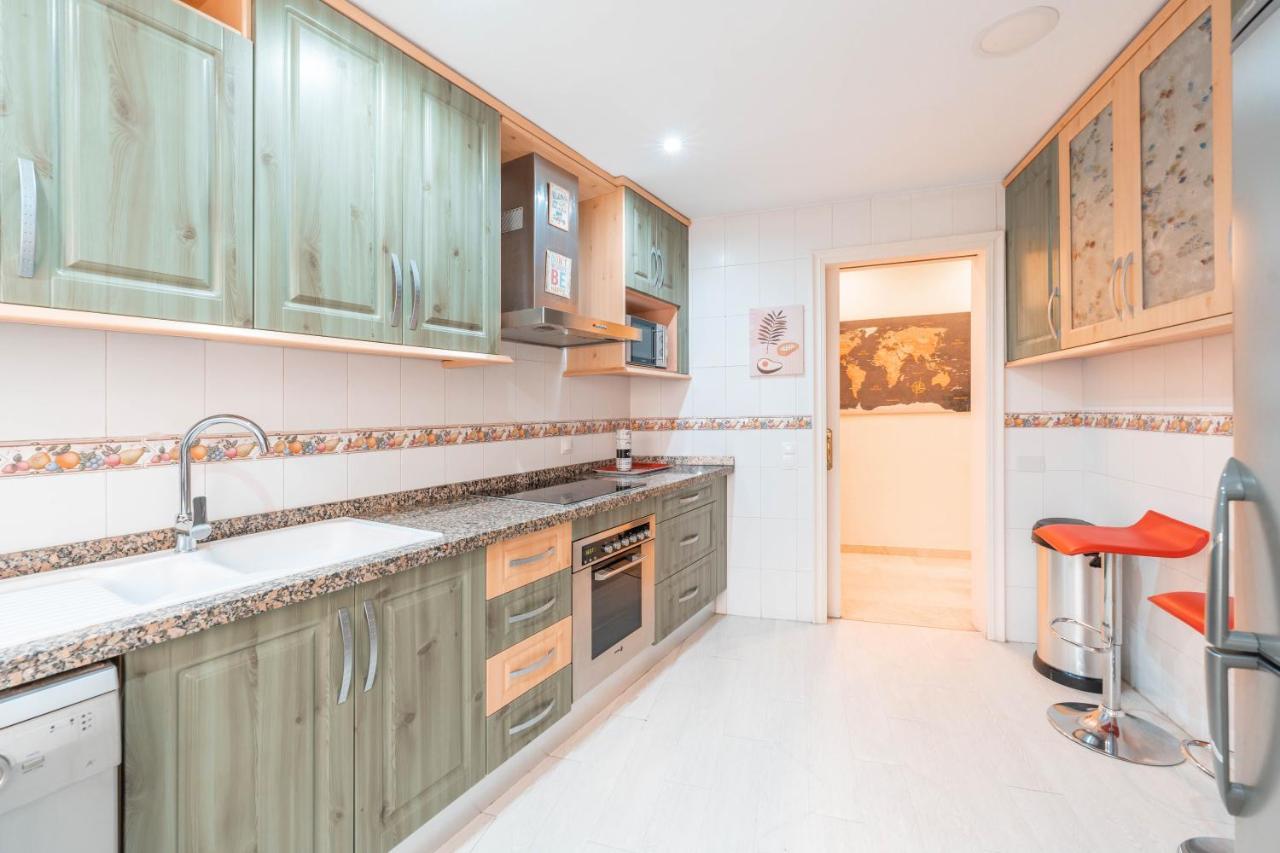 Gran Apartamento De 3 Habitaciones Junto A La Catedral Малага Екстериор снимка