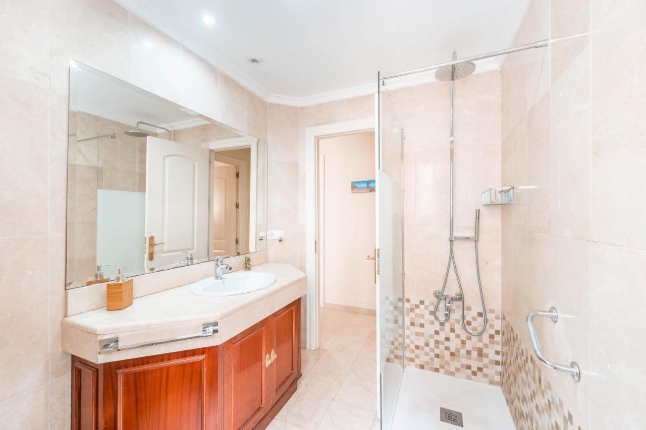 Gran Apartamento De 3 Habitaciones Junto A La Catedral Малага Екстериор снимка