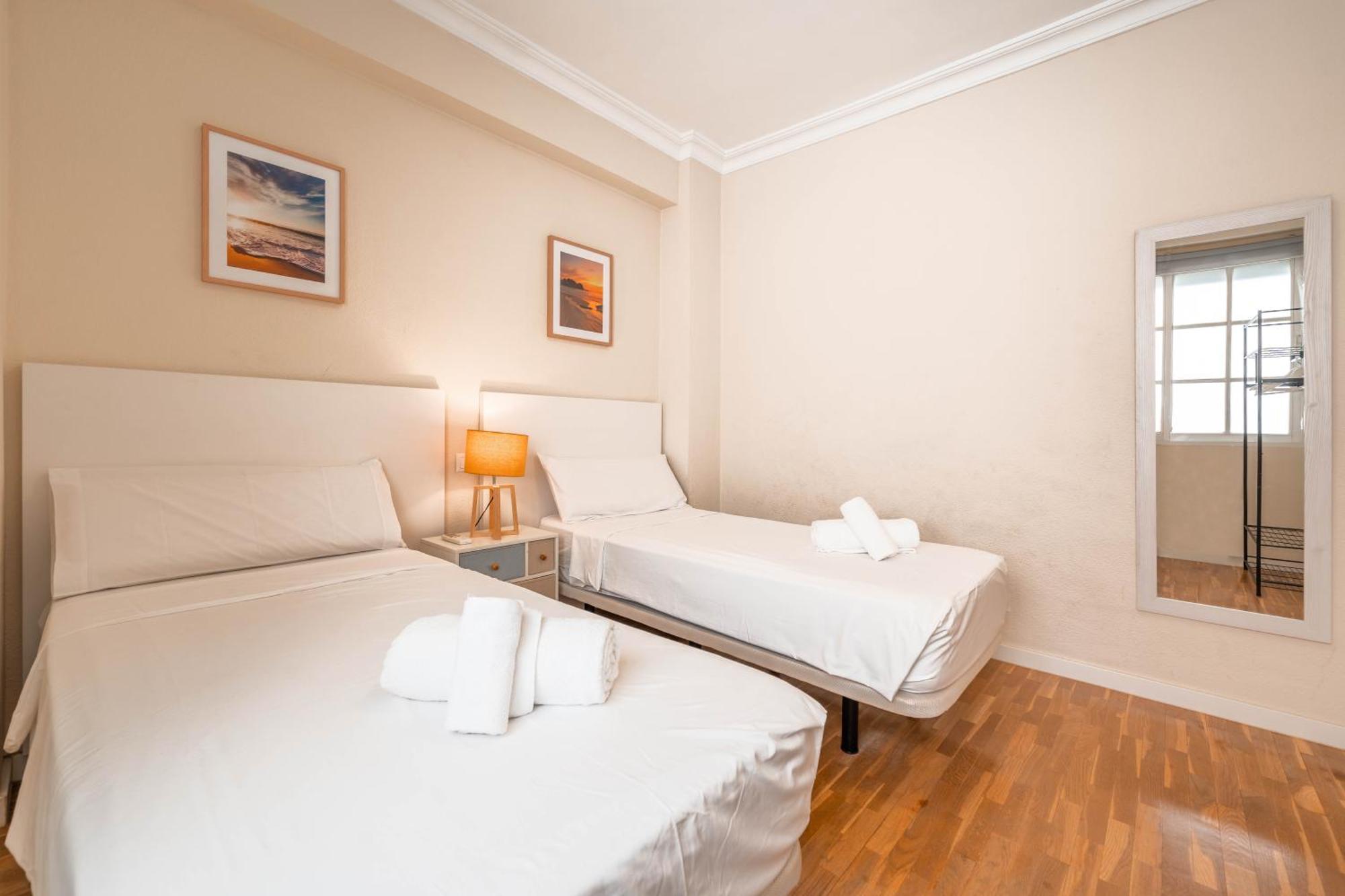Gran Apartamento De 3 Habitaciones Junto A La Catedral Малага Екстериор снимка